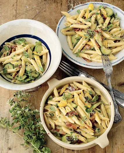 Beautiful courgette carbonara