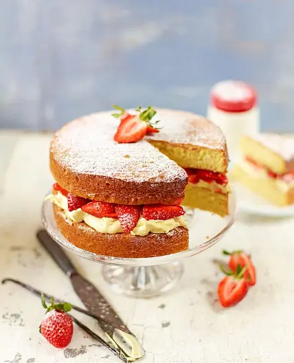Strawberry & cream sandwich sponge