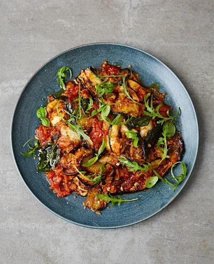 Aubergine parmigiana with crispy breadcrumbs