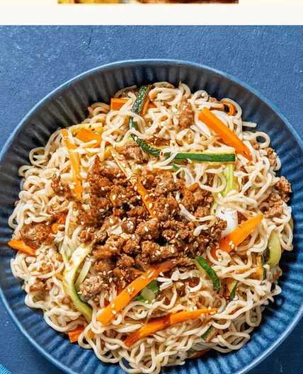 YAKI UDON SALTATI AL RAGÙ DI MAIALE E ZUCCHINE