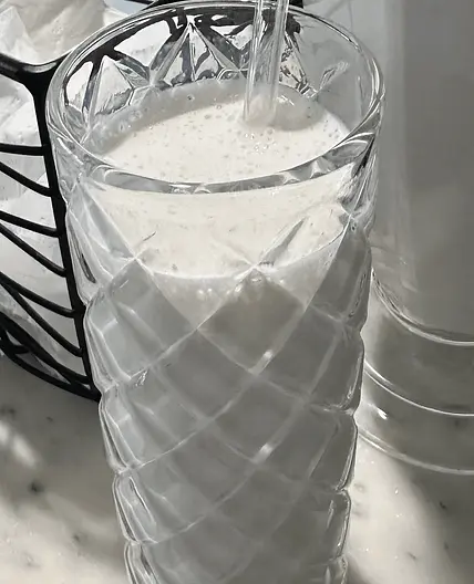 The MOST DELICIOUS banana smoothie