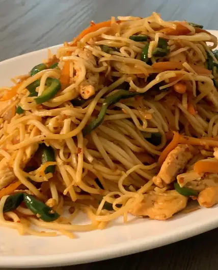 Indo-Chinese Chicken Hakka Noodles Recipe