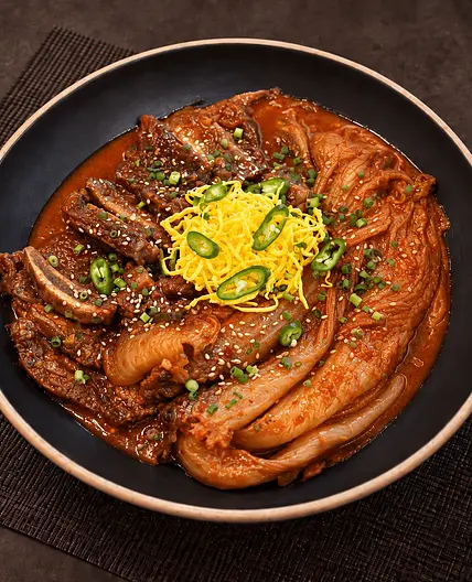 셰프 호윤의 매운 LA 갈비 묵은지찜