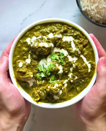 EASY Chicken Saag Recipe (Spinach Curry, Indian Style)