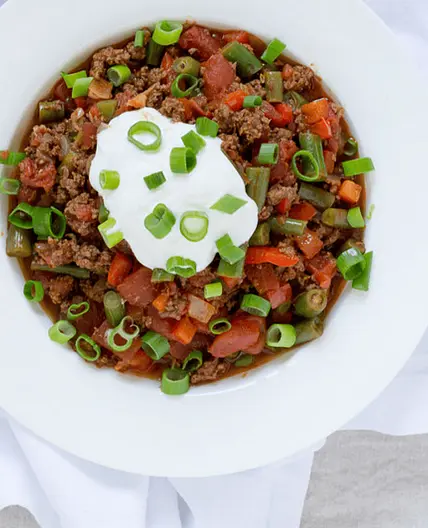 Ground Beef, Bell Pepper & Green Bean Chili with Yogurt