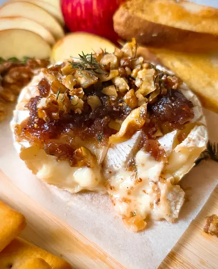EASY Baked Brie Recipe with Jam (Crowd Favorite)
