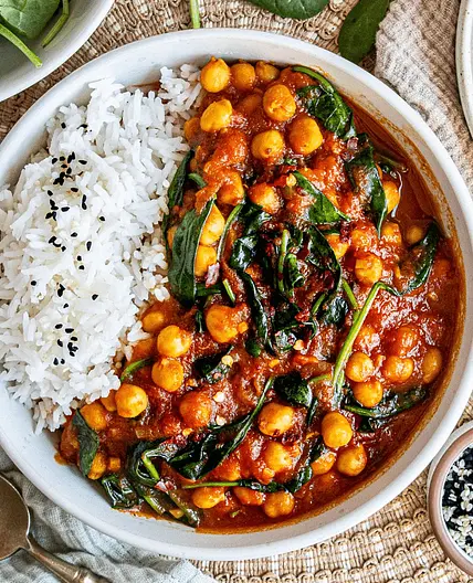 Spiced chickpea and spinach curry