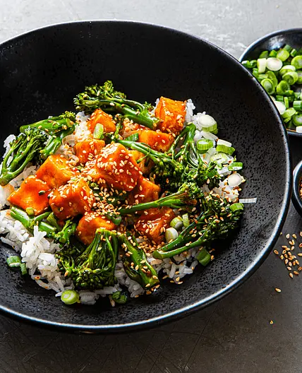 Gochujang tofu and vegetable rice bowls