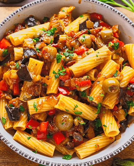 Sausage macaroni, eggplant & olives