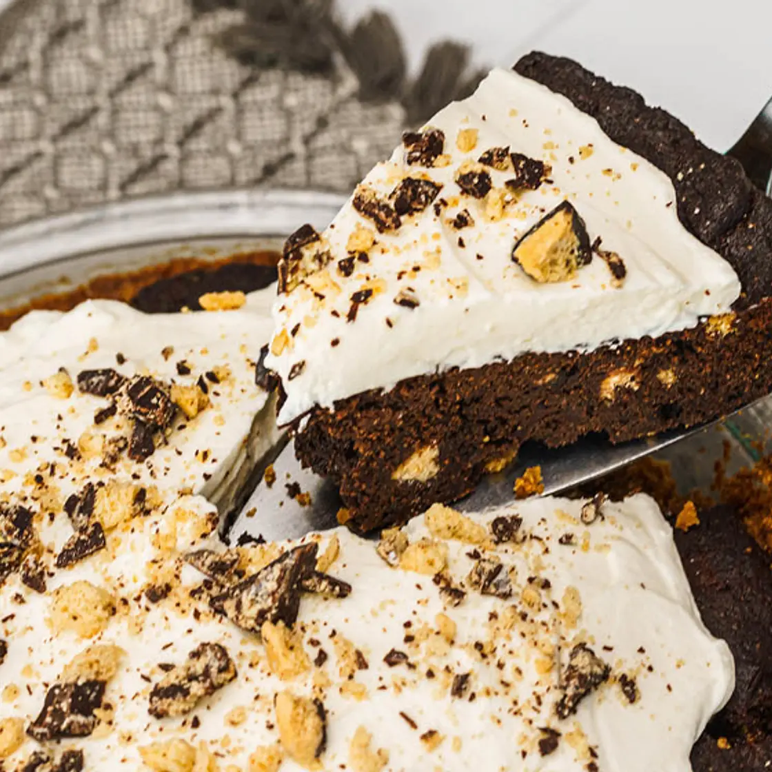 Chocolate Peanut Butter Pretzel Pie
