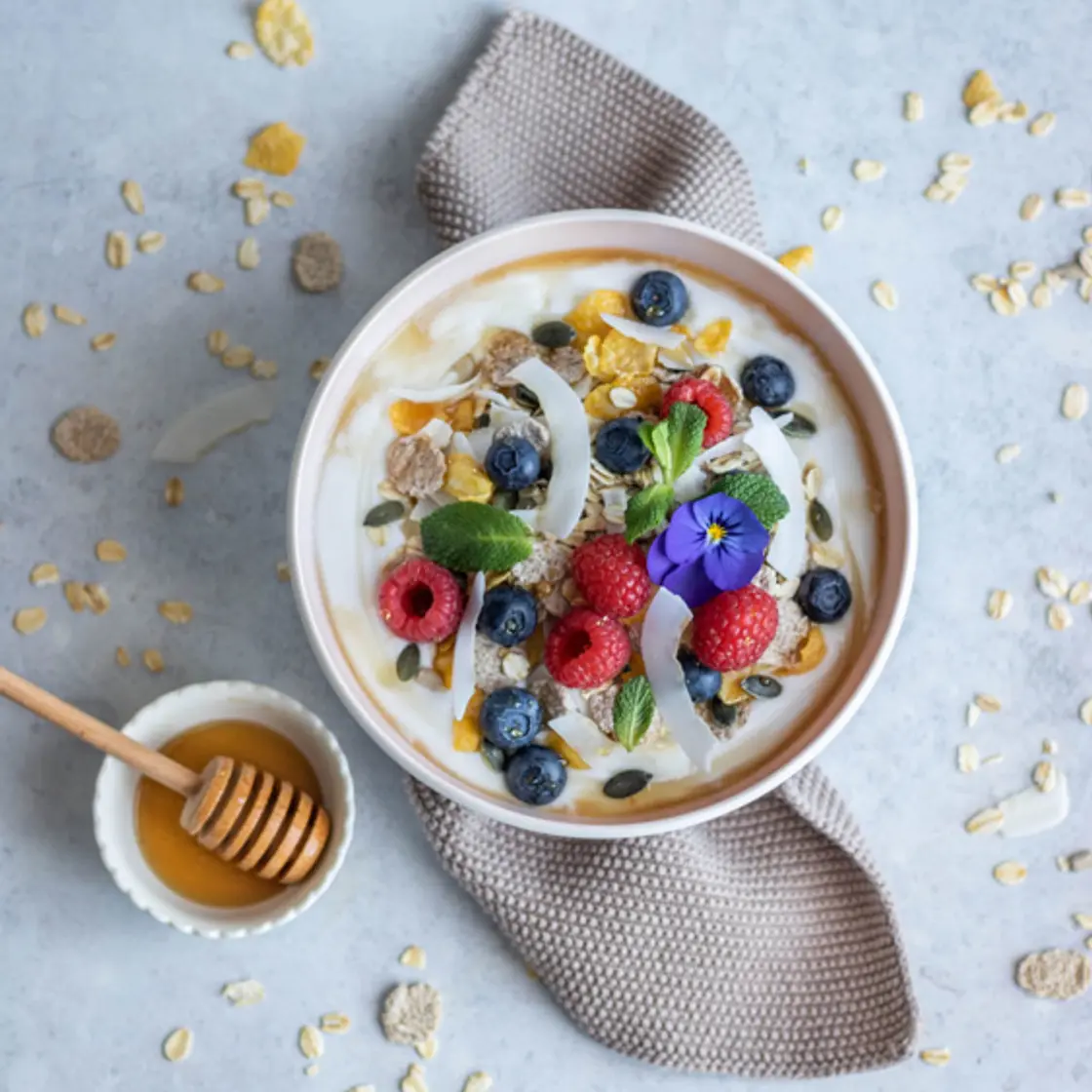 Petit déjeuner Muesli et oeufs brouillés