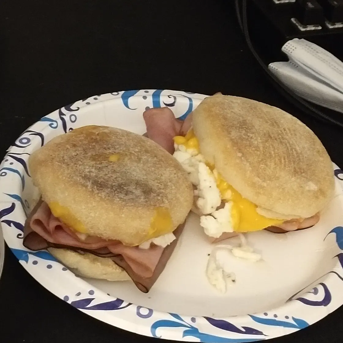 Anabolic Roastbeef/Ham Egg & Cheese English Muffin