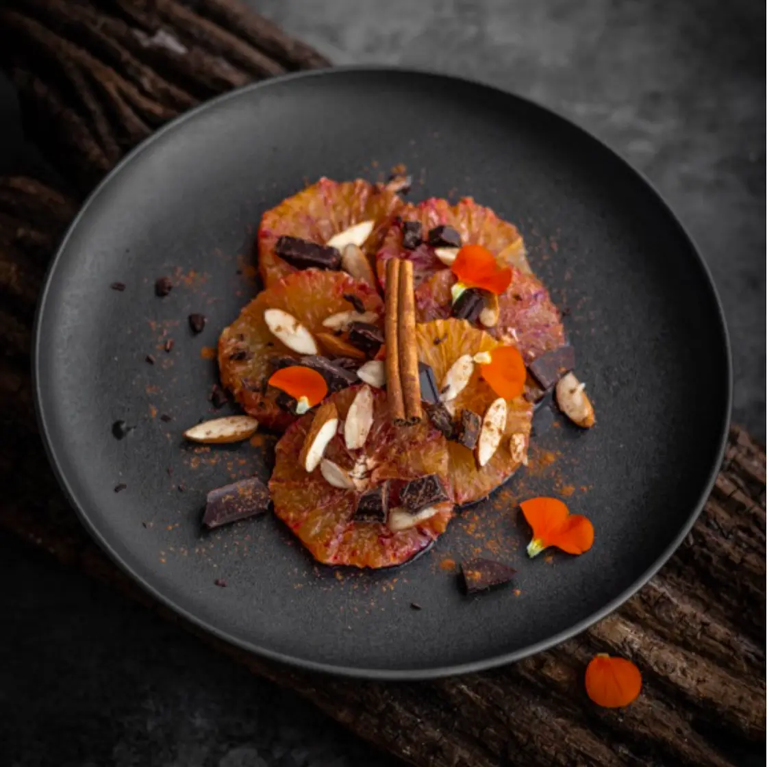 Salade d’orange aux épices et chocolat noir (1x/jour)