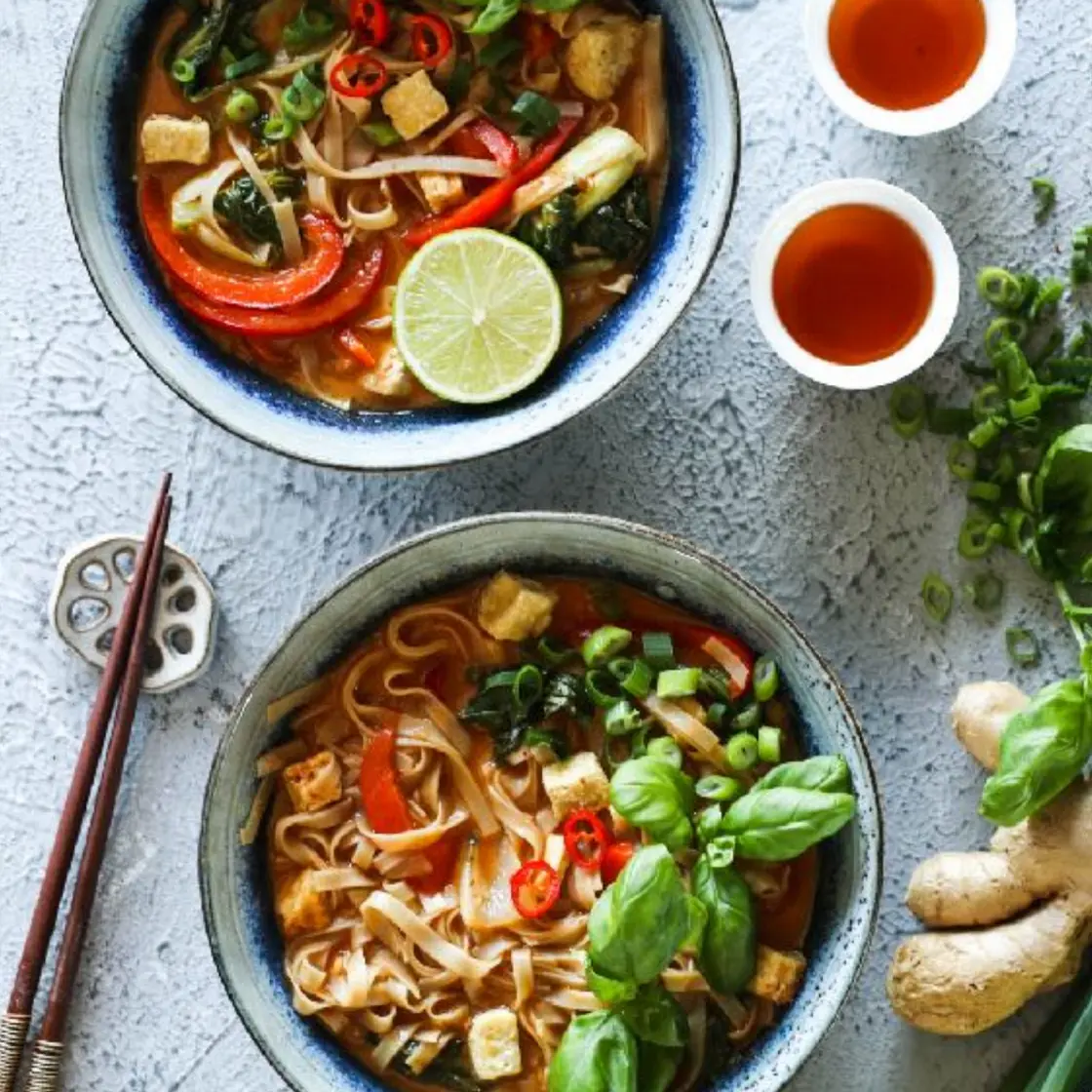 Thai red Noodles with crispy tofu