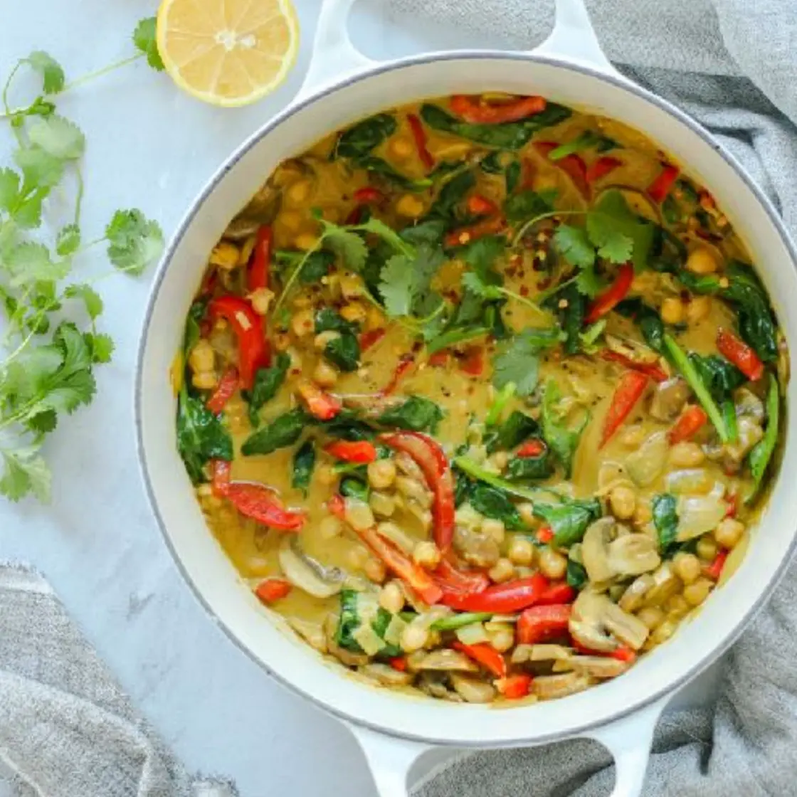 Spinach, mushroom & chickpea coconut curry