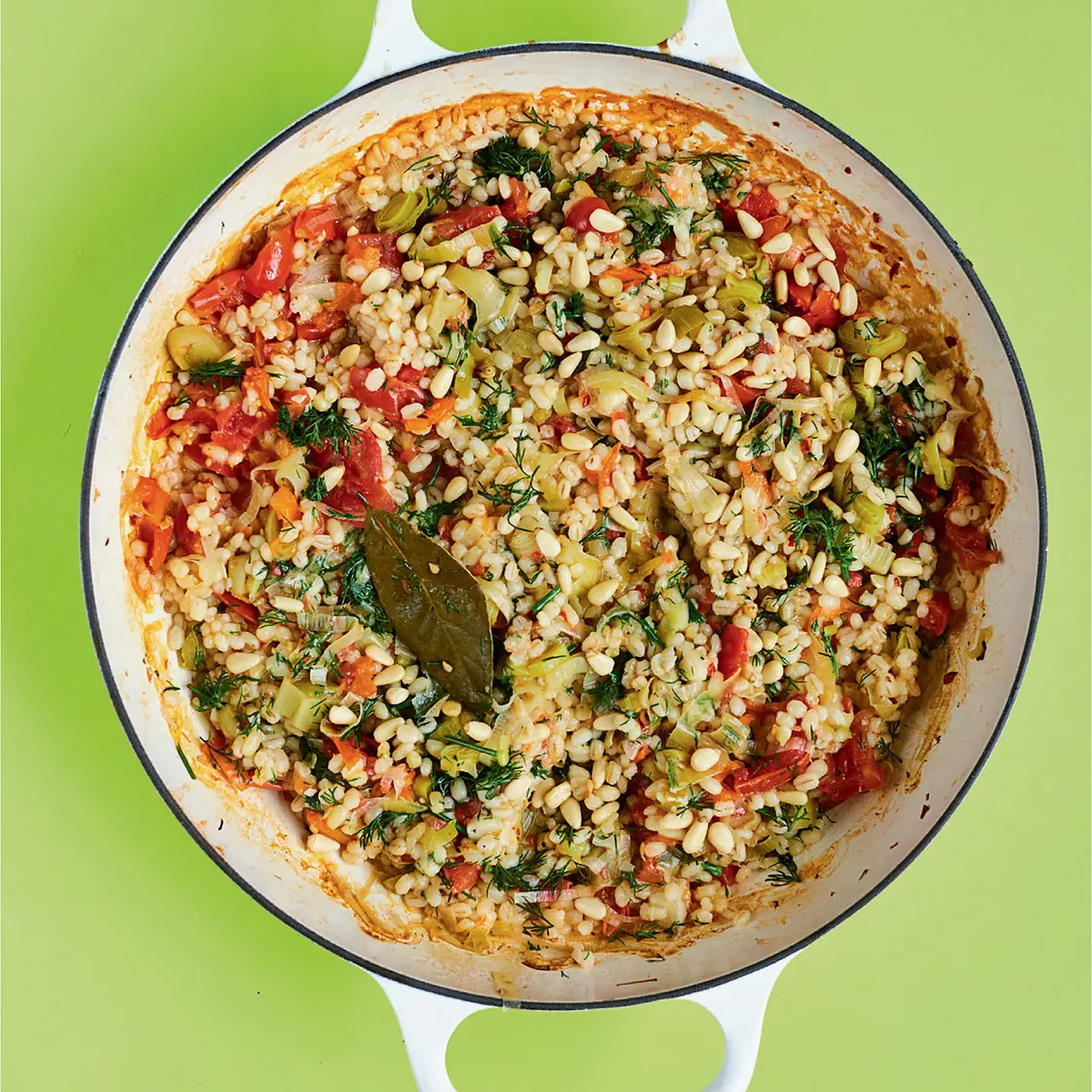 Pearl barley with tomatoes, leeks, dill & pine nuts