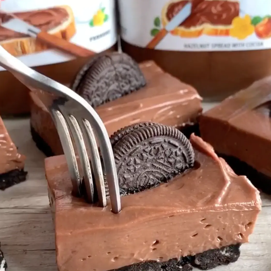 5-Ingredient Oreo & Nutella Cheesecake Bars