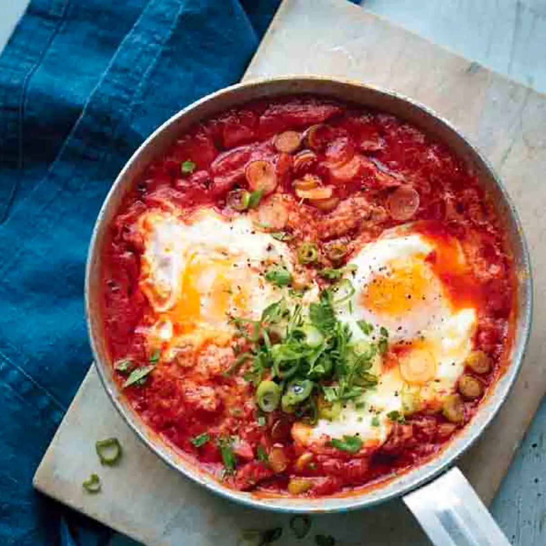 TOMATOES, EGGS AND CHORIZO