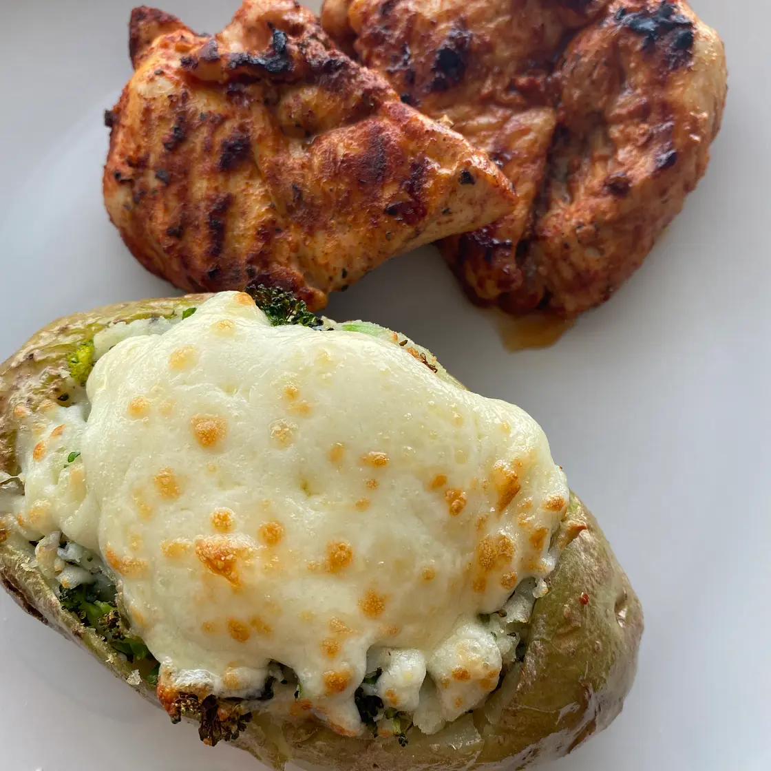 PAPA RELLENA CON BROCOLI