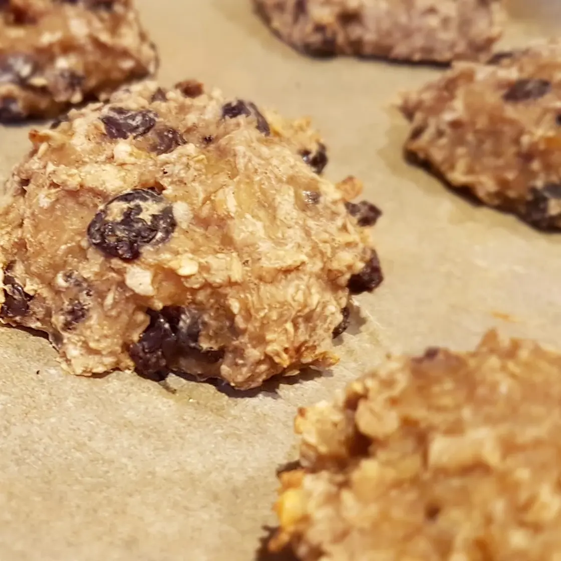 Low-fat Gluten-free Banana, Oat and Raisin Biscuits