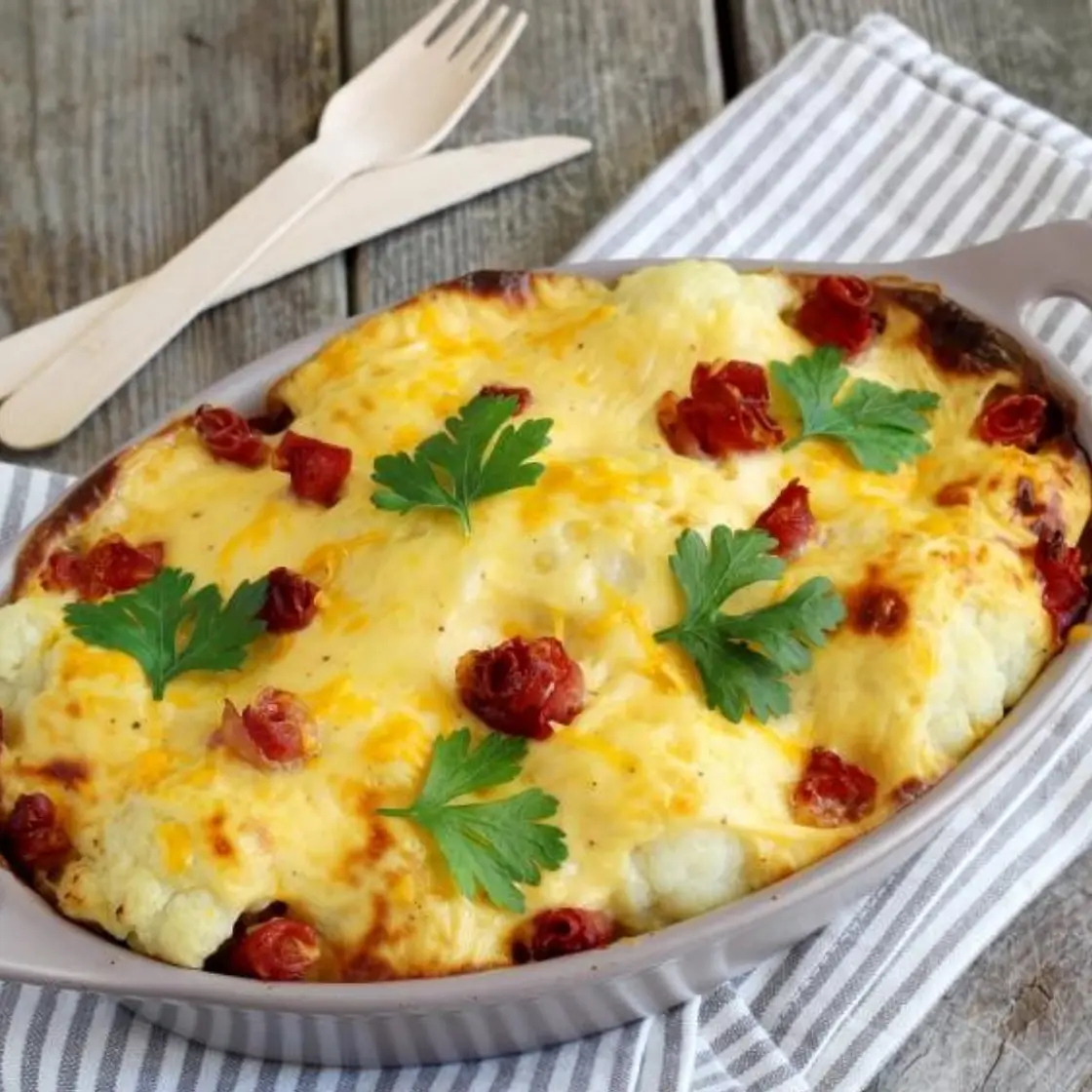 Gratin de chou-fleur et jambon de Serrano à la mimolette