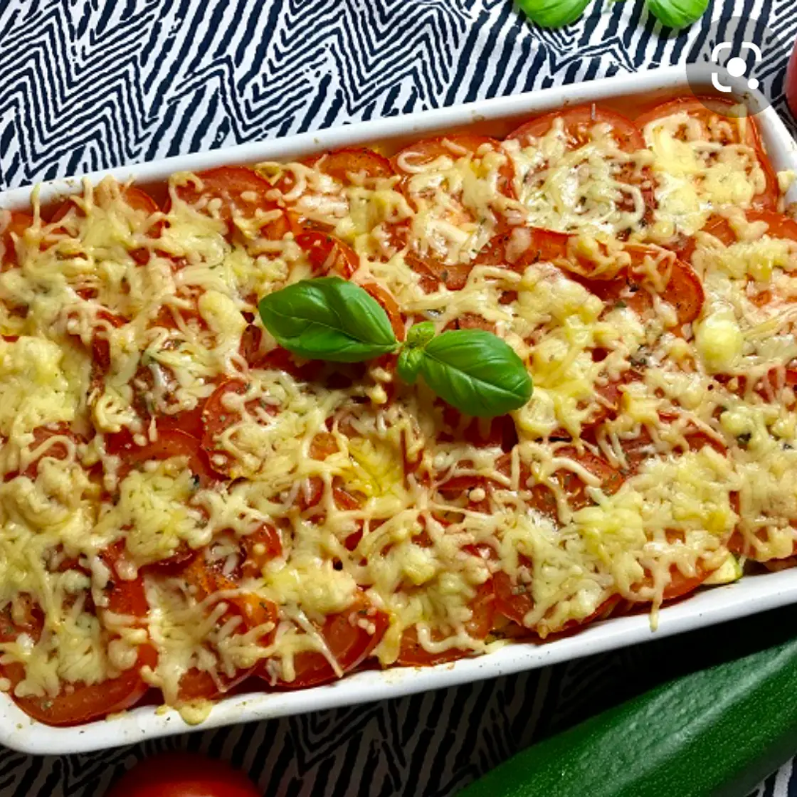 Gegratineerde courgettes met Italiaanse tomatensaus en risotto