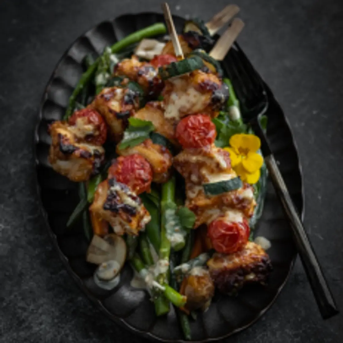 Brochettes de poulet au beurre de cacahuètes