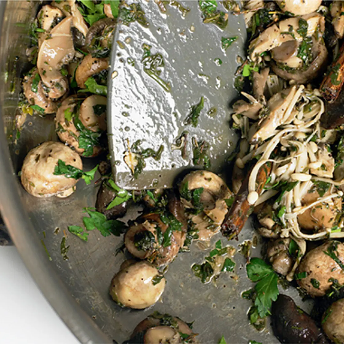 Mixed mushrooms with cinnamon and lemon