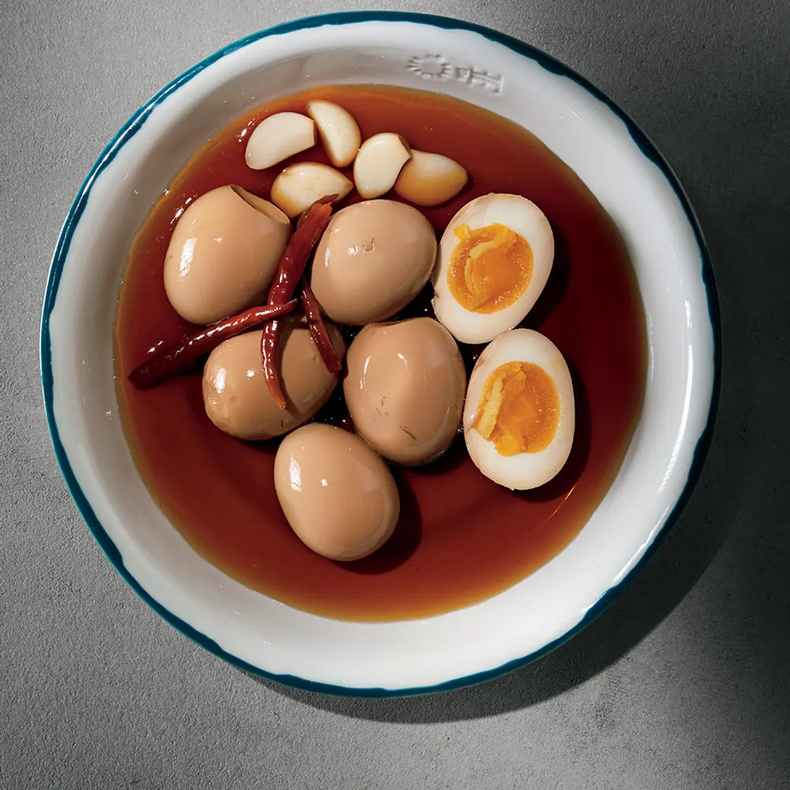 GYERAN JORIM
SOY-MARINATED SEVEN-MINUTE EGGS