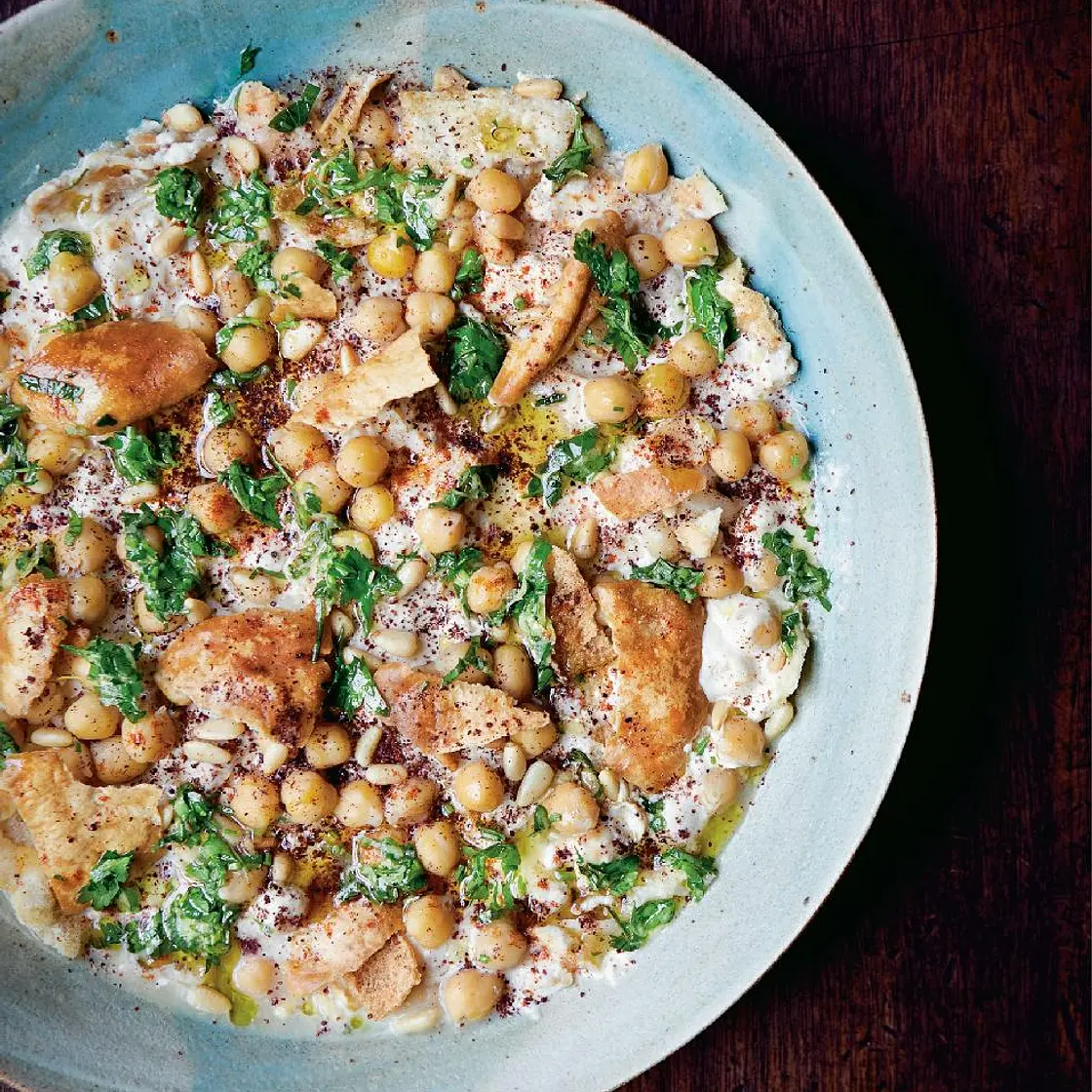 Warm hummus with toasted bread and pine nuts
Fattet hummus