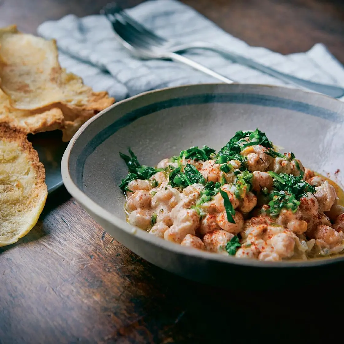 Warm chickpeas with green chile sauce and toasted
pita
Musabaha