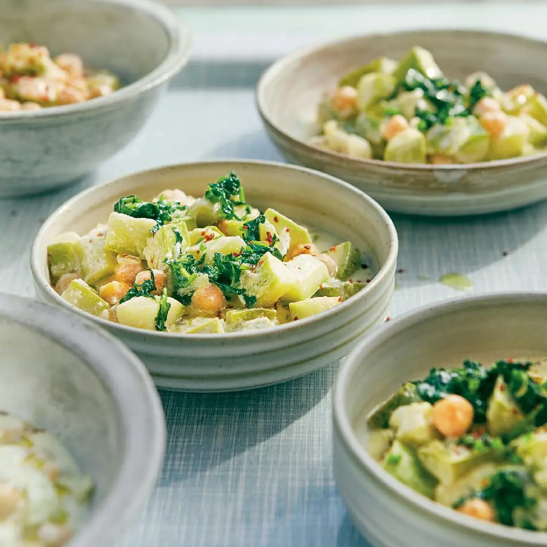 Summer squash and chickpeas cooked in yogurt
Kousa bil laban