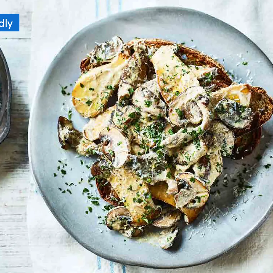Creamy mushrooms on toast