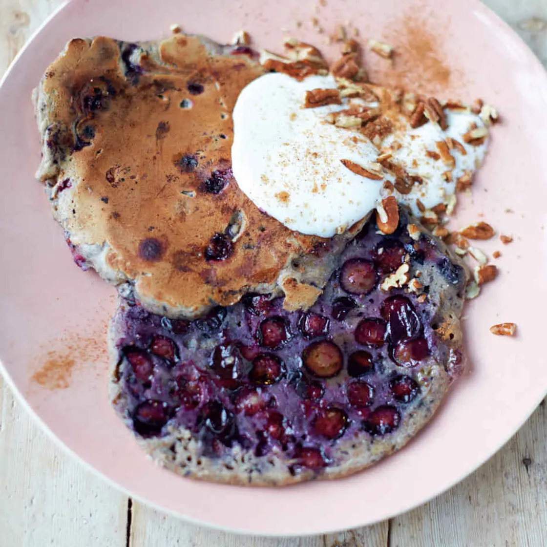SMOOTHIE PANCAKES  BERRIES, BANANA, YOGHURT & NUTS