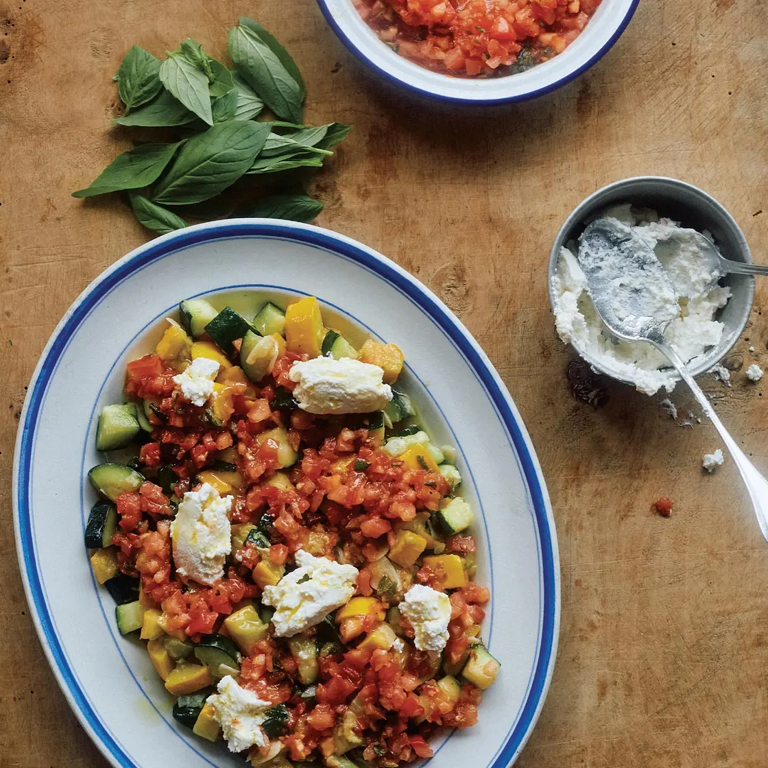 Summer zucchini with tomatoes and ricotta