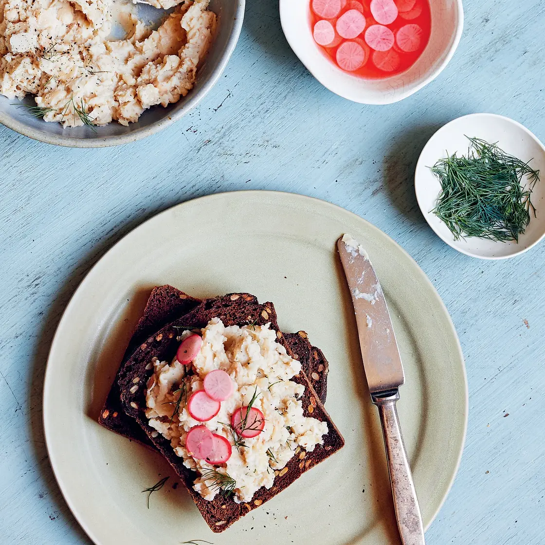 Crushed white bean and dill smørrebrød with quick-pickled radish