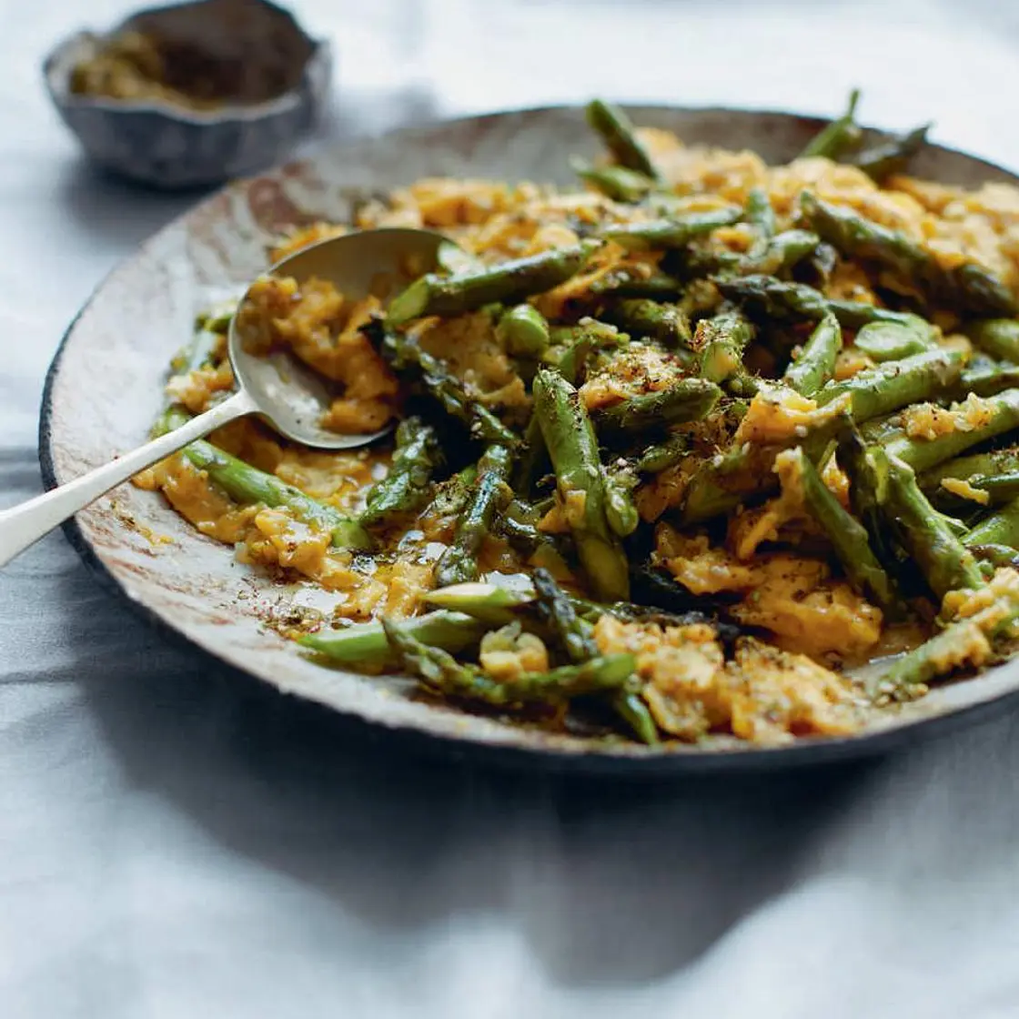 Asparagus with eggs and za’atar