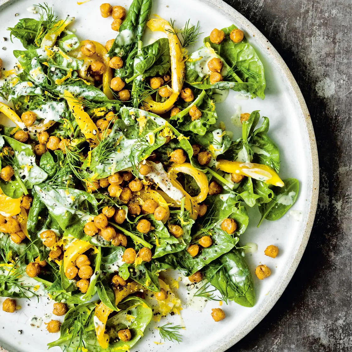 spinach salad with blackened chickpeas