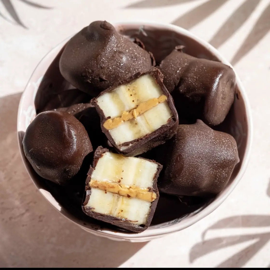 Banana - Peanutbutter - Chocolate Sandwich