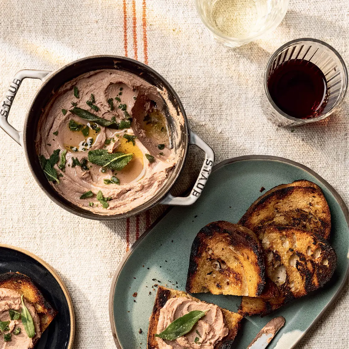 Hummus with Radishes and Crispy Chickpeas