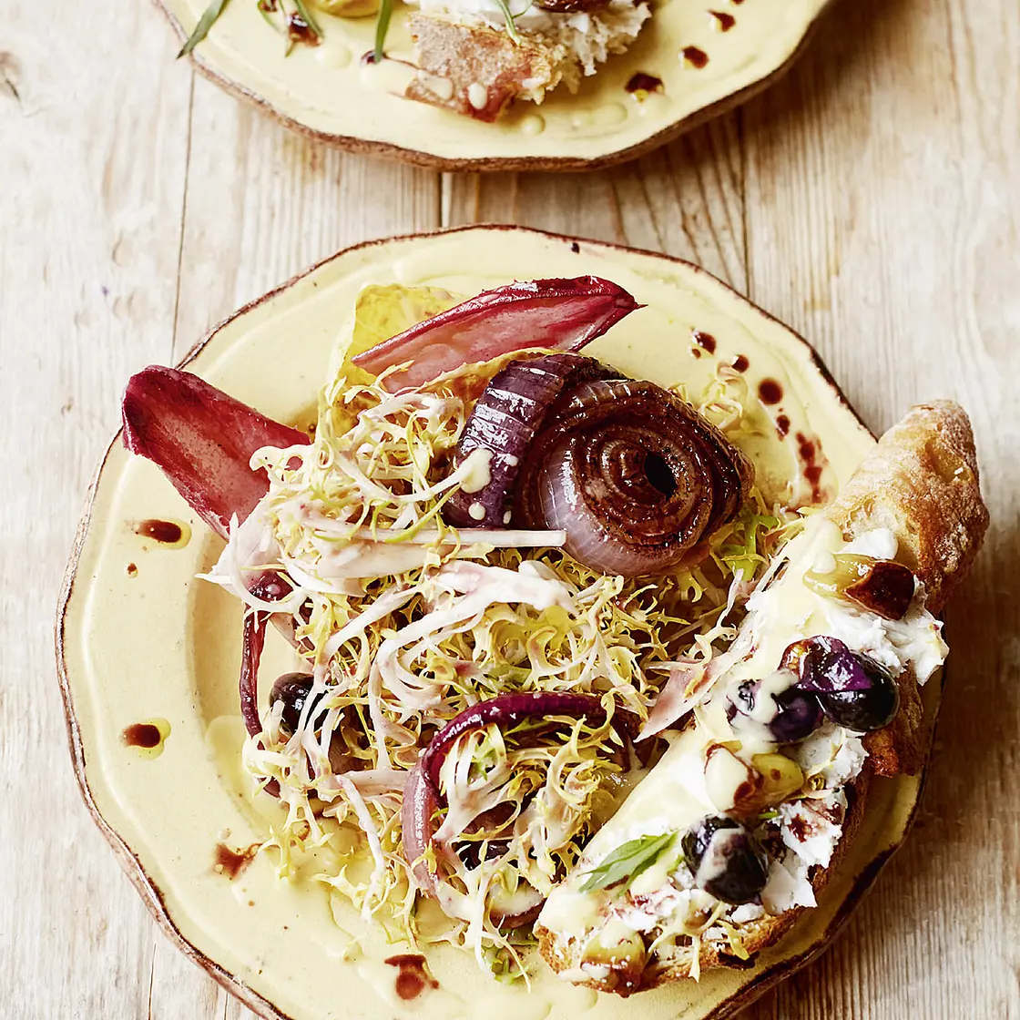 WONDERFUL WARM SALAD SWEET RED ONIONS, ROASTED GRAPES & GOAT’S CHEESE