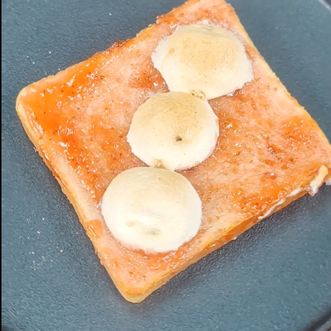Marshmallow jam bread