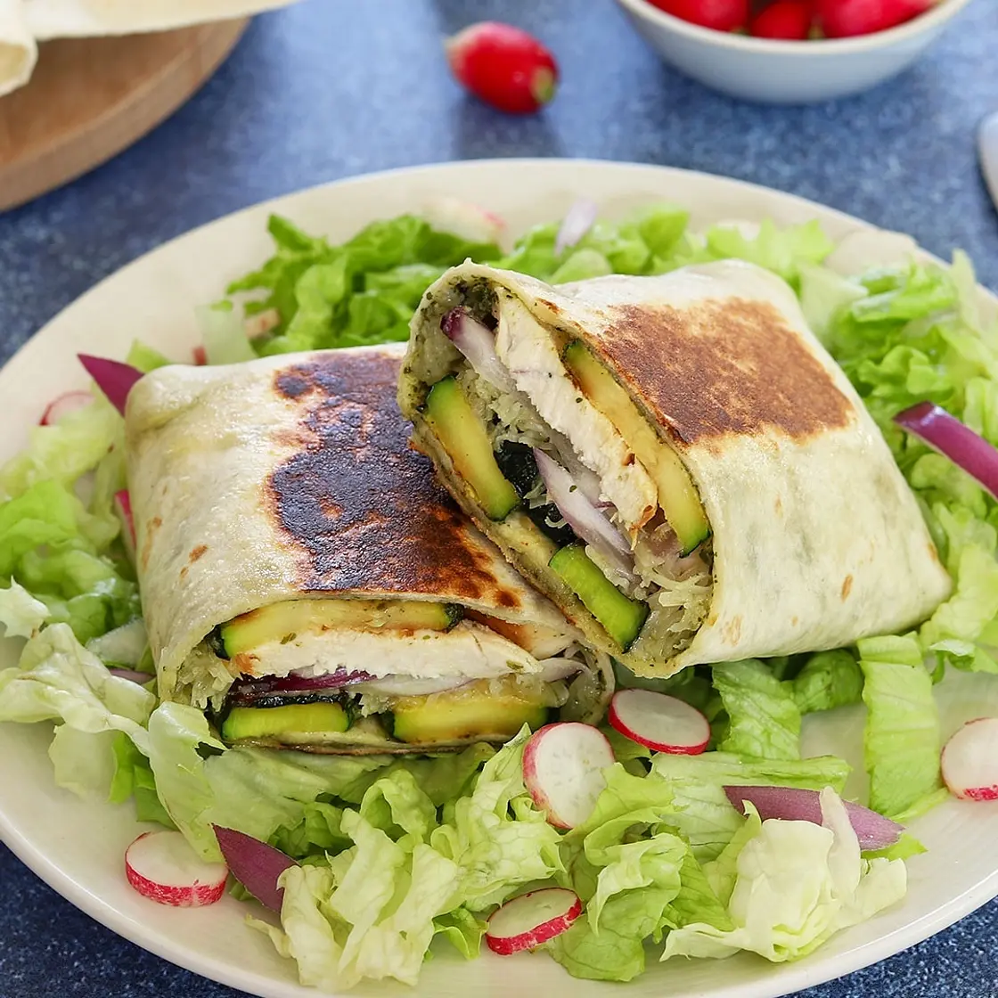 Burrito poulet, courgettes, pesto