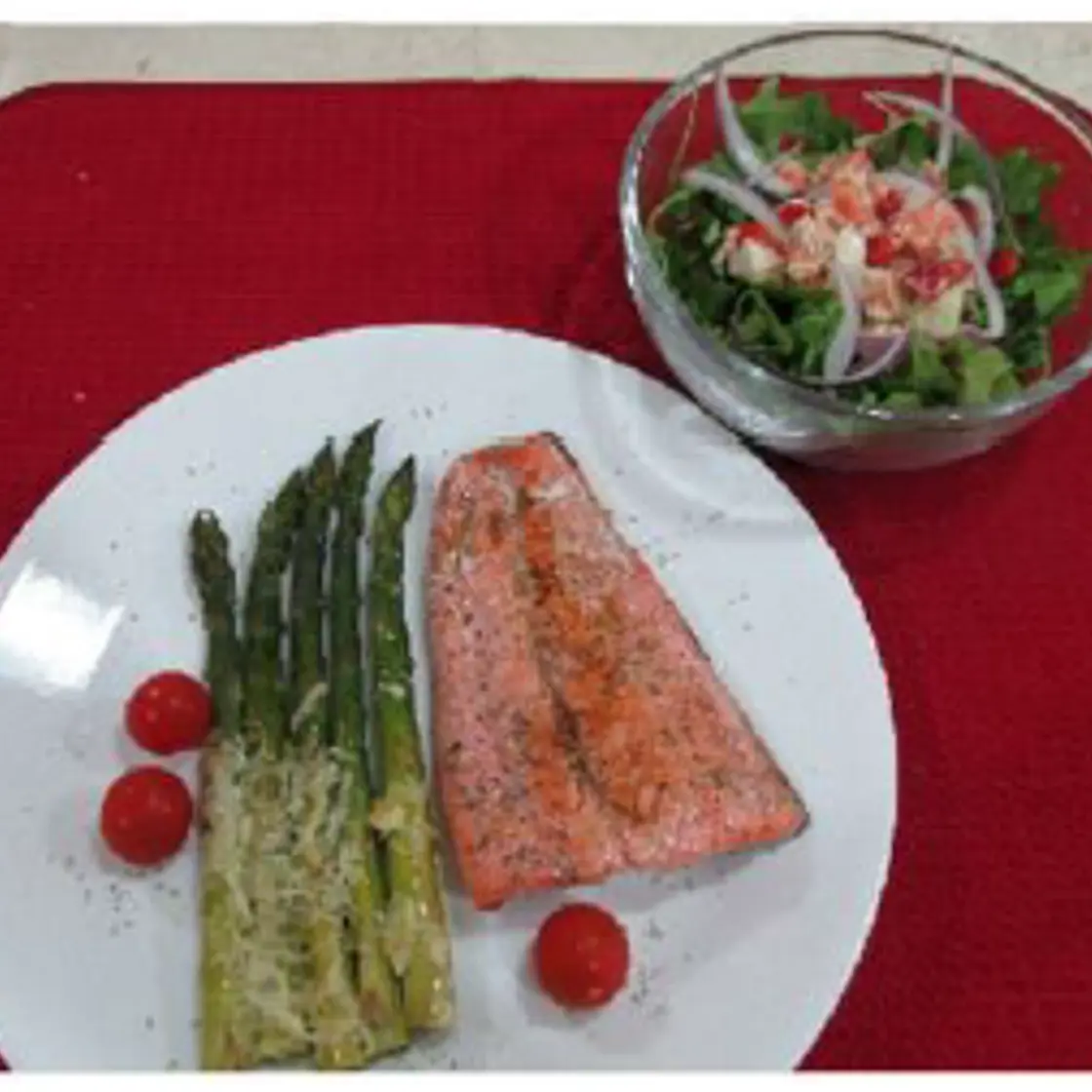 Salmon con esparragos