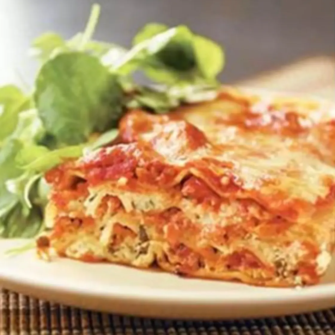 Simple Lasagna with Hearty Tomato Meat Sauce