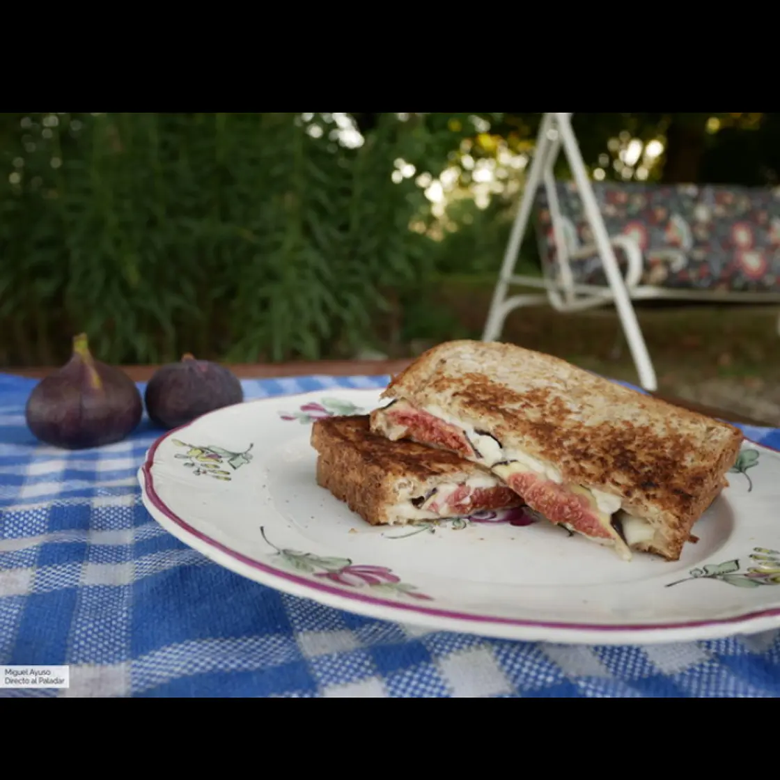 Sandwich de higos, piñones y mozzarella