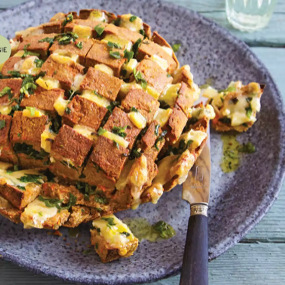 Partybrot mit Käse und Kräuterbutter