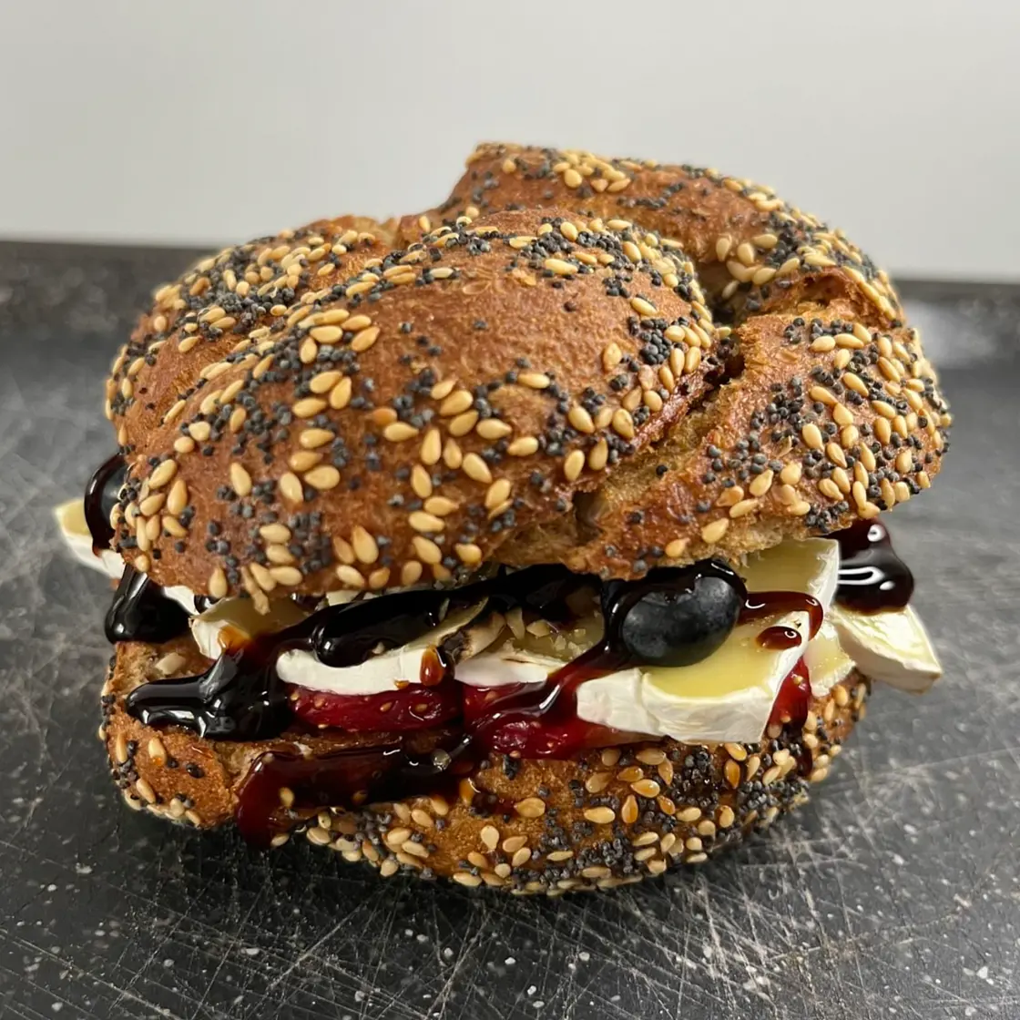Sommerliches Camembert Sandwich