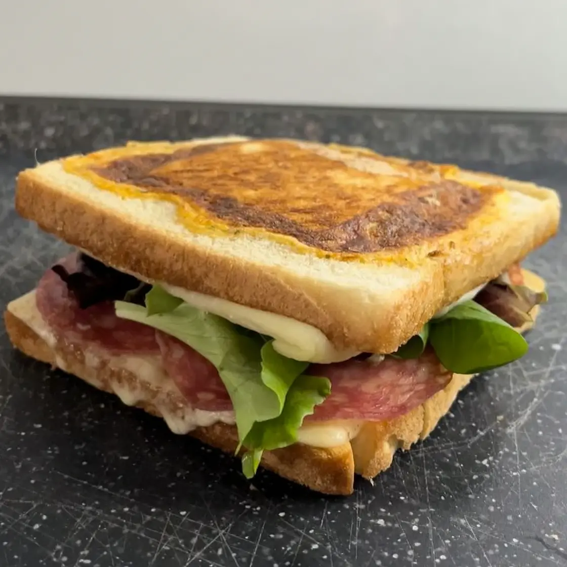 Käsiges Omelette Toast Sandwich