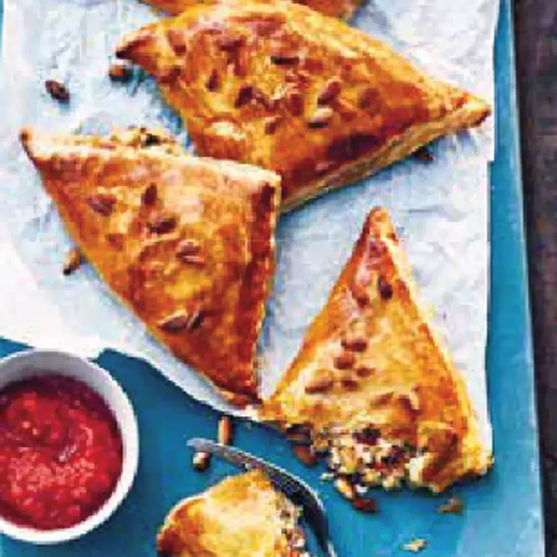 Blätterteigtaschen mit Gemüse und Ziegenkäse